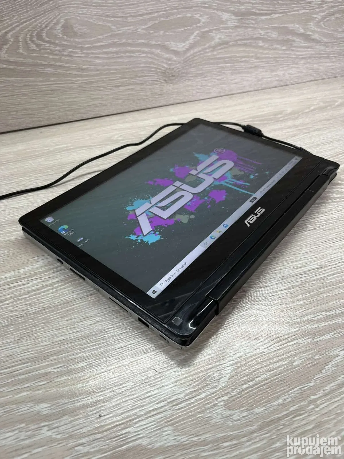 Asus TP300L i3/8gb/256gb SSD/ Touchscreen