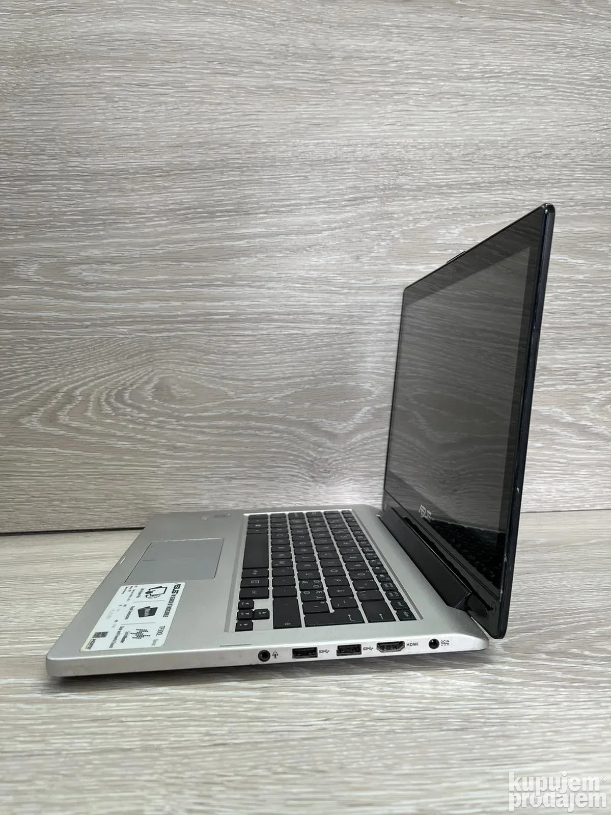 Asus TP300L i3/8gb/256gb SSD/ Touchscreen
