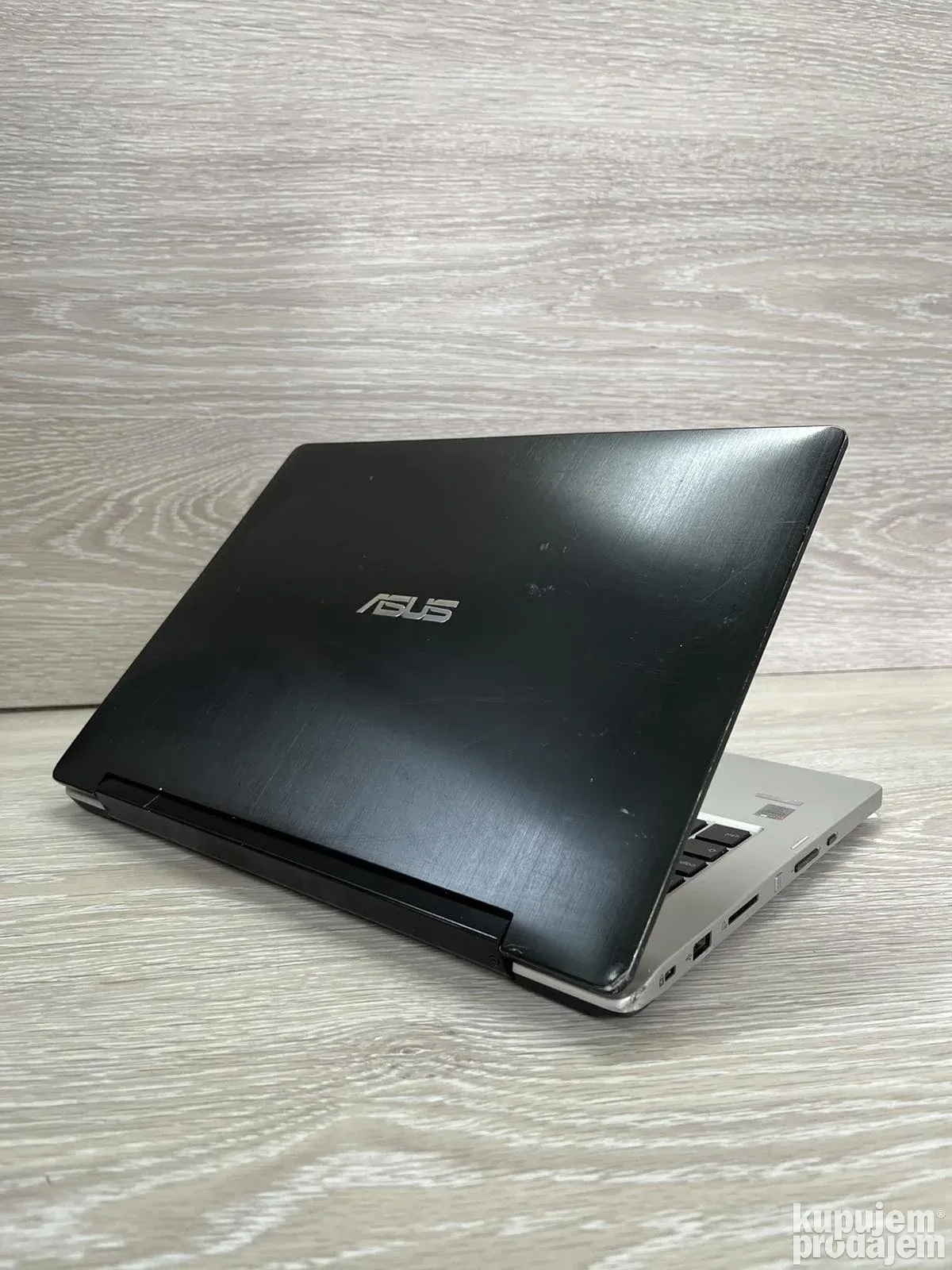 Asus TP300L i3/8gb/256gb SSD/ Touchscreen
