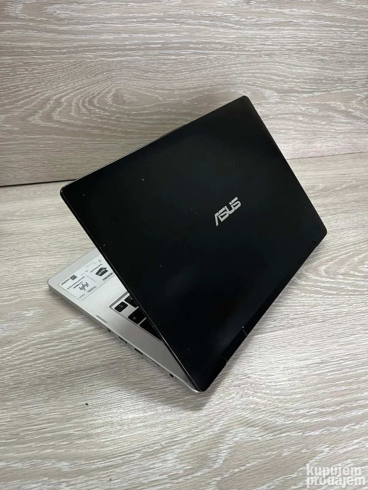Asus TP300L i3/8gb/256gb SSD/ Touchscreen