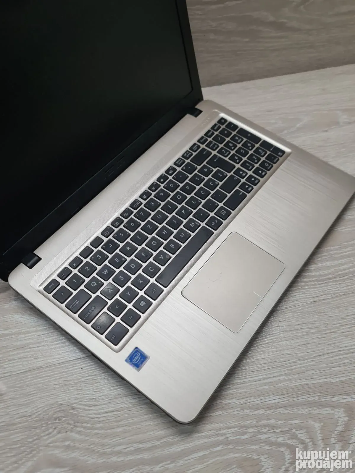 ASUS X540S N3060/4GB ddr3/240GB ssd