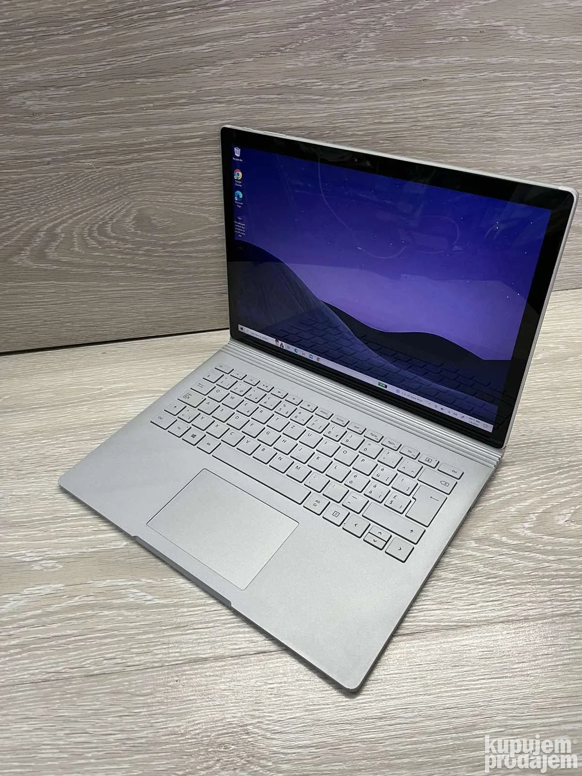 Surface book 1703 i7/8gb/256 SSD 3000x2000 IPS