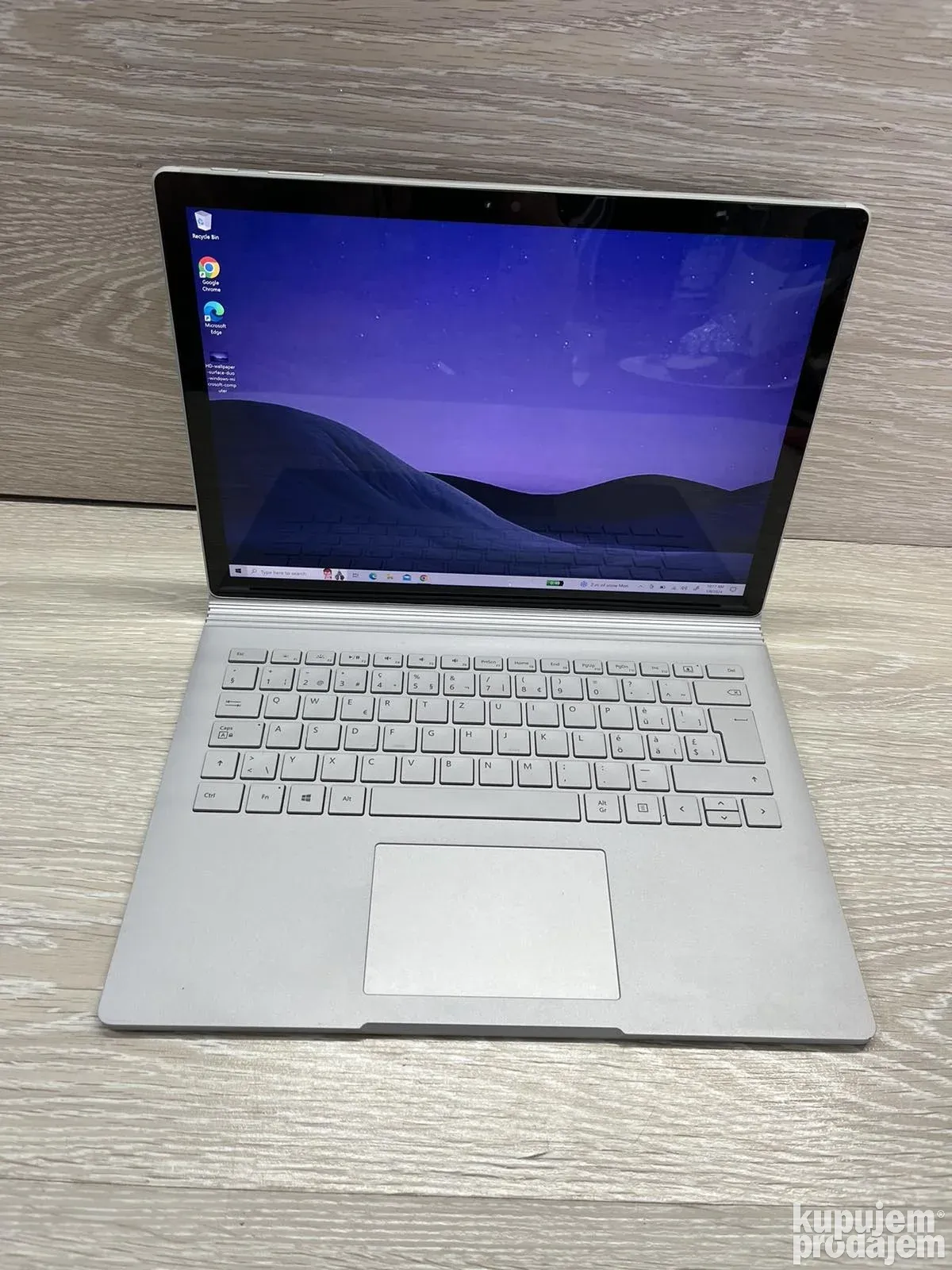 Surface book 1703 i7/8gb/256 SSD 3000x2000 IPS