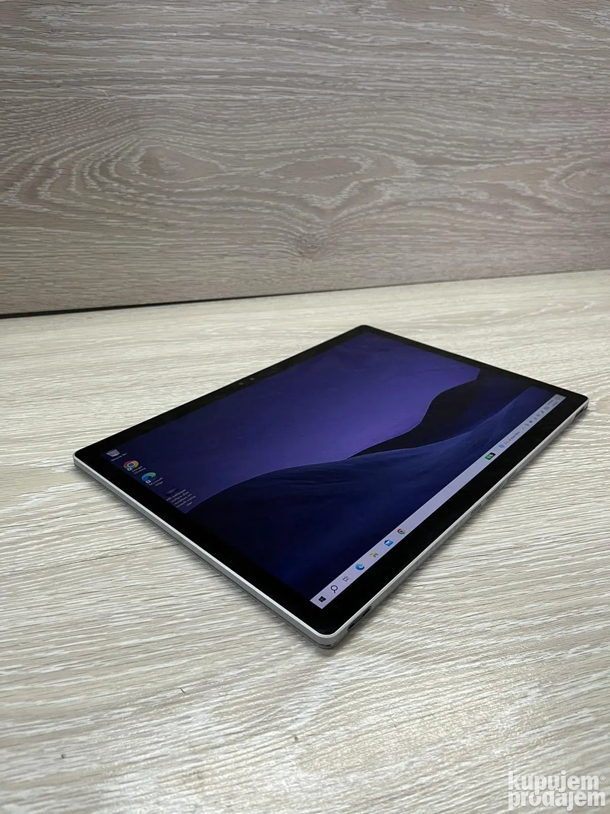 Surface book 1703 i7/8gb/256 SSD 3000x2000 IPS