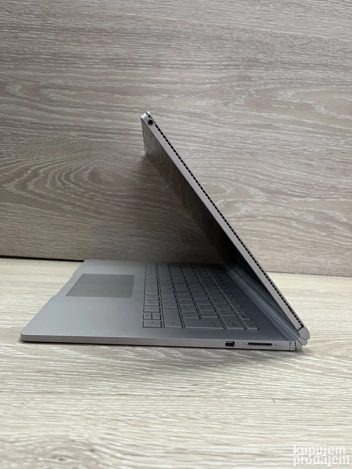 Surface book 1703 i7/8gb/256 SSD 3000x2000 IPS
