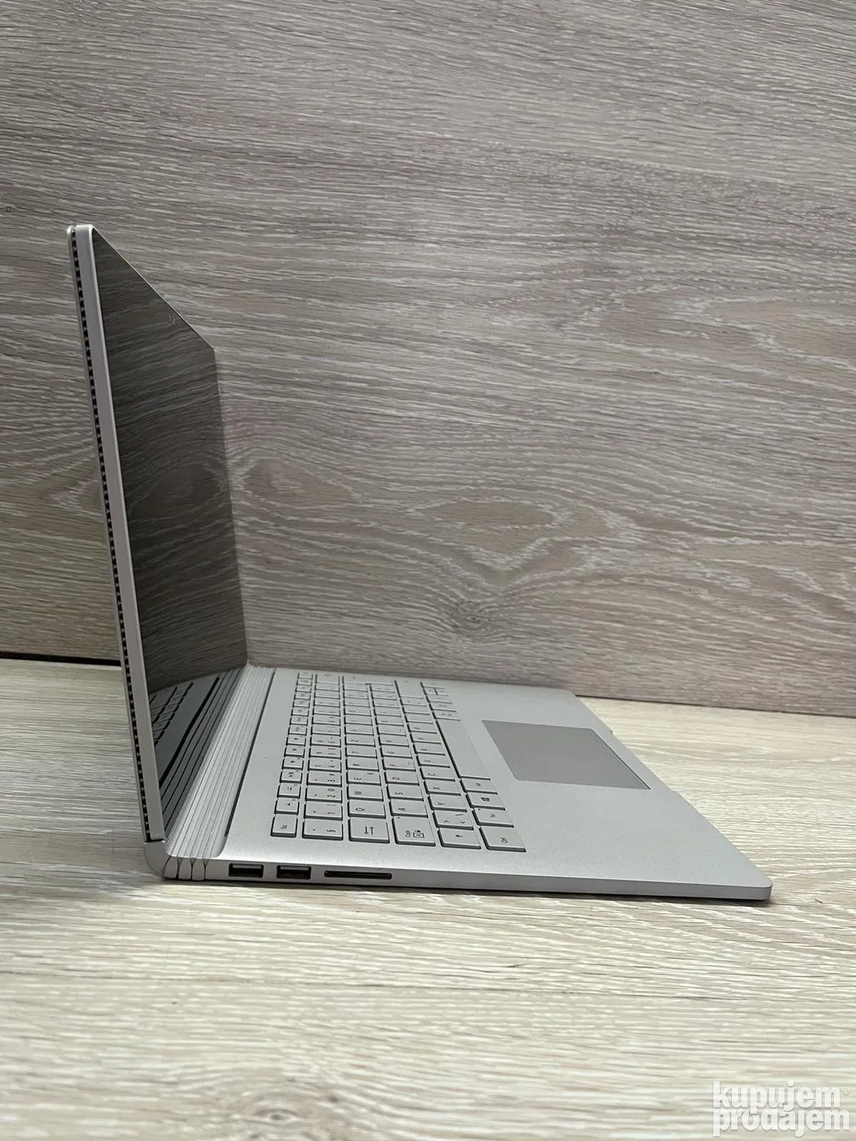 Surface book 1703 i7/8gb/256 SSD 3000x2000 IPS